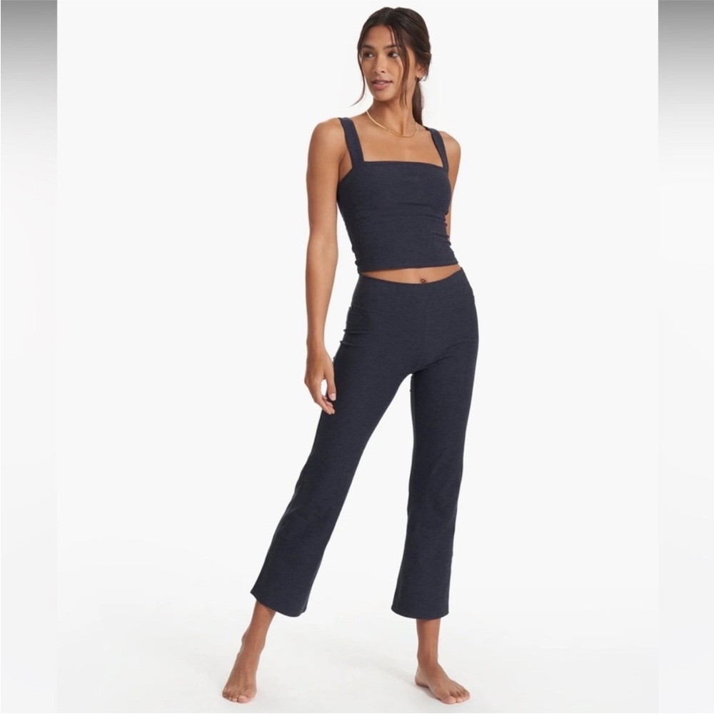 Vuori Mid Rise Elevation Slim Bootcut Pants in Midnight Heather -Like New